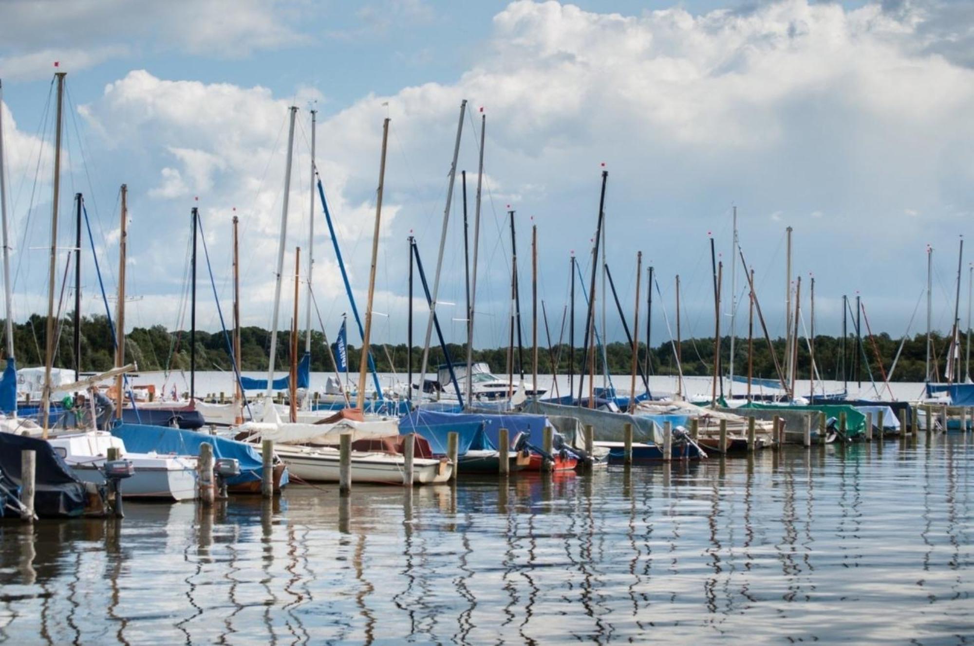 Kleine Nordseewelle ohne Hund - a17085 Norden Exterior foto